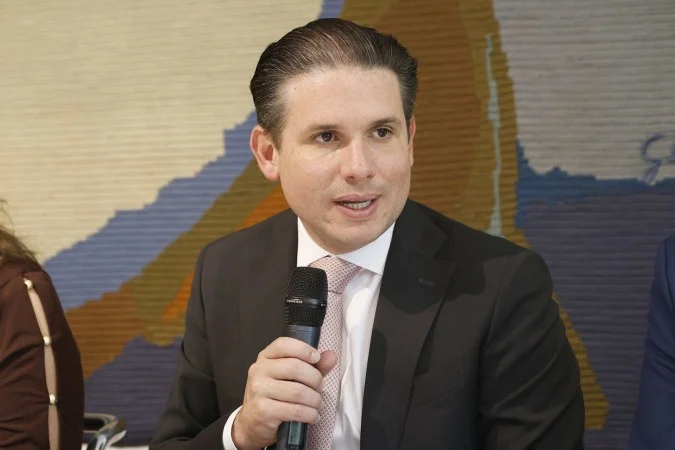 Plenário do Congresso e trabalhadores