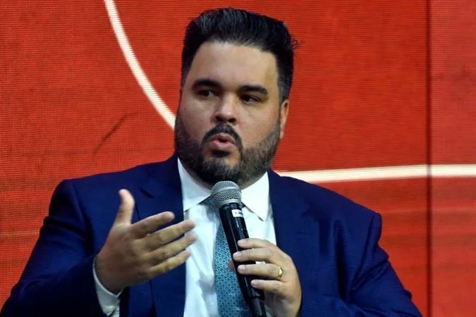Debate sobre impacto do fim da escala 6x1