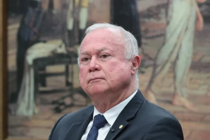 Deputados reunidos na Comissão de Constituição e Justiça da Câmara