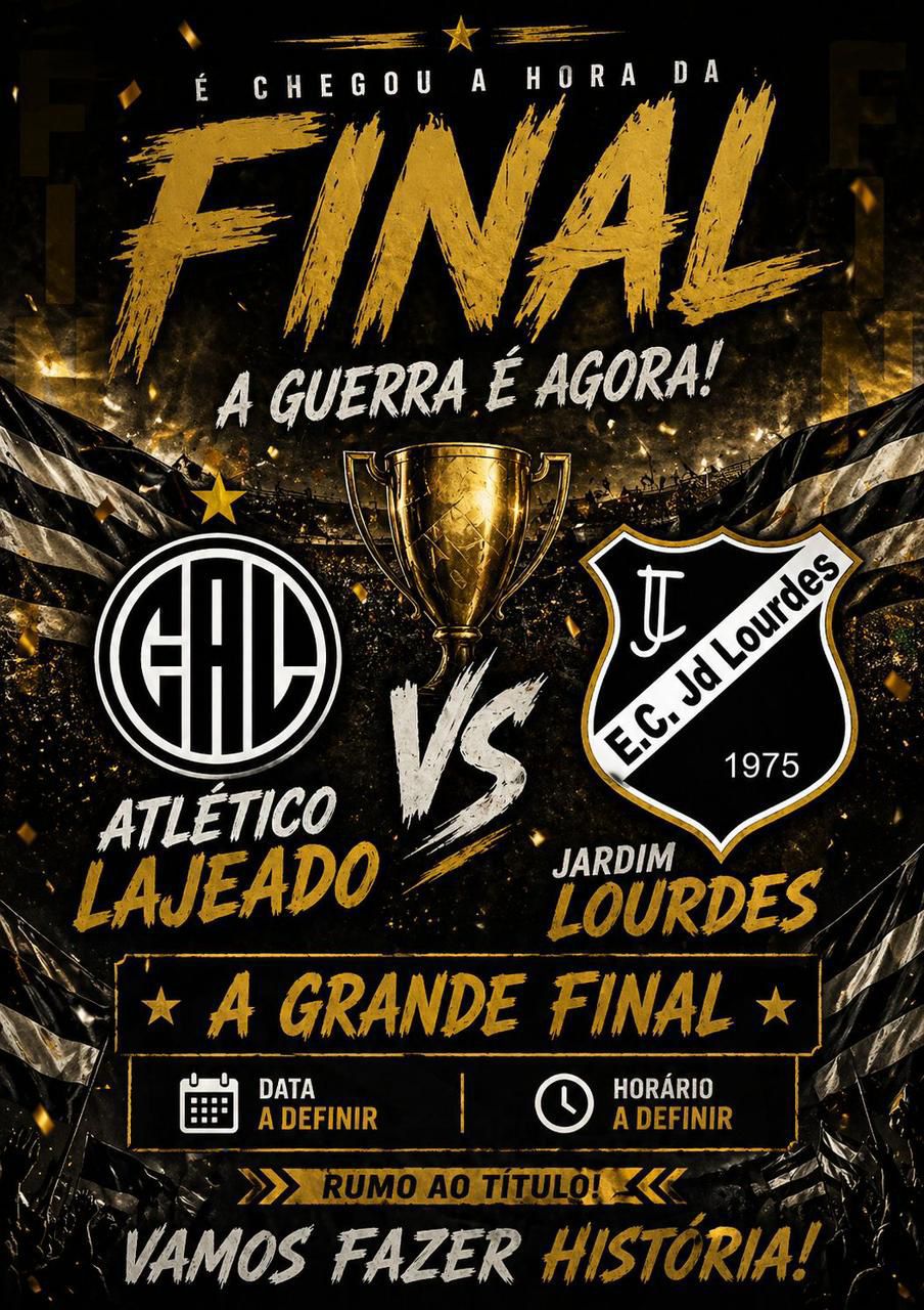 Campo de futebol de várzea lotado com torcida animada e bandeiras dos times Unidos do Morro e Grêmio da Laje