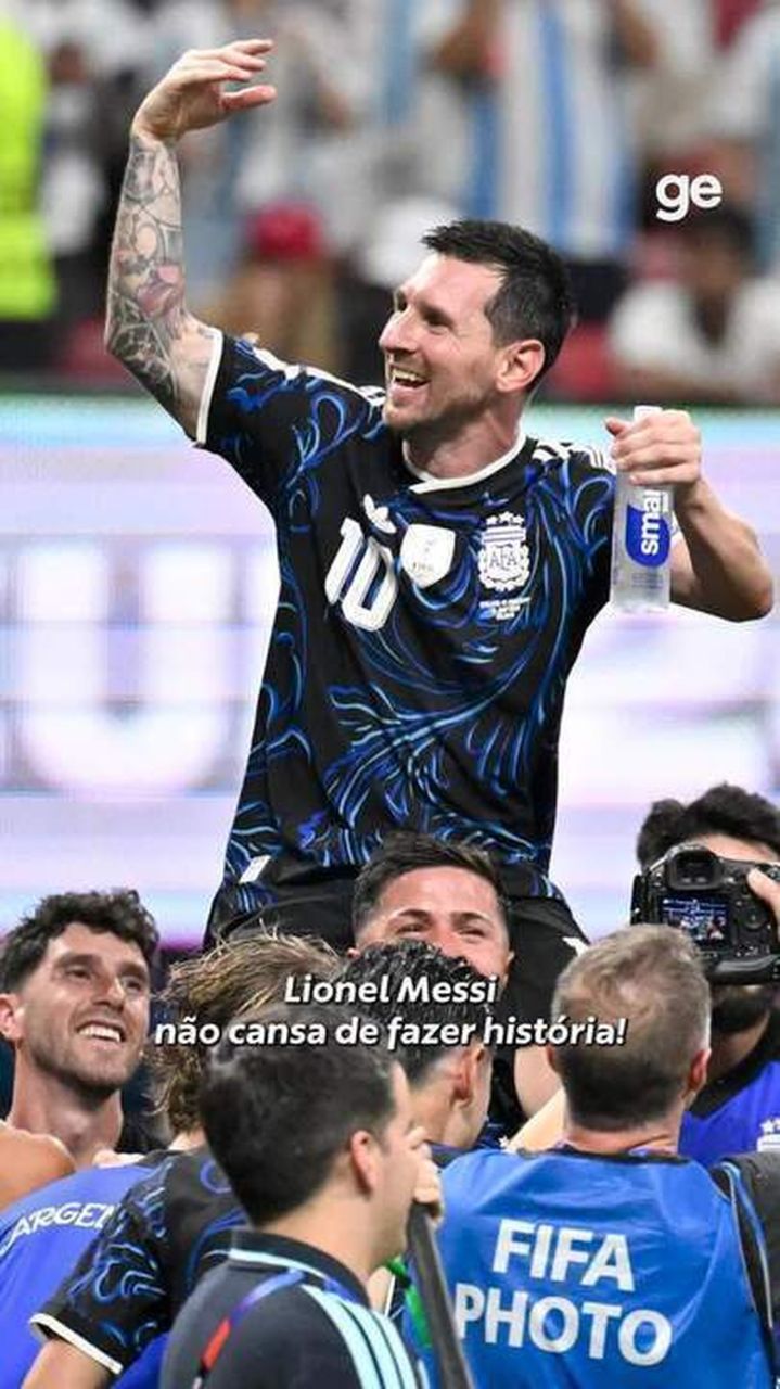 Messi em disputa com Laporte
