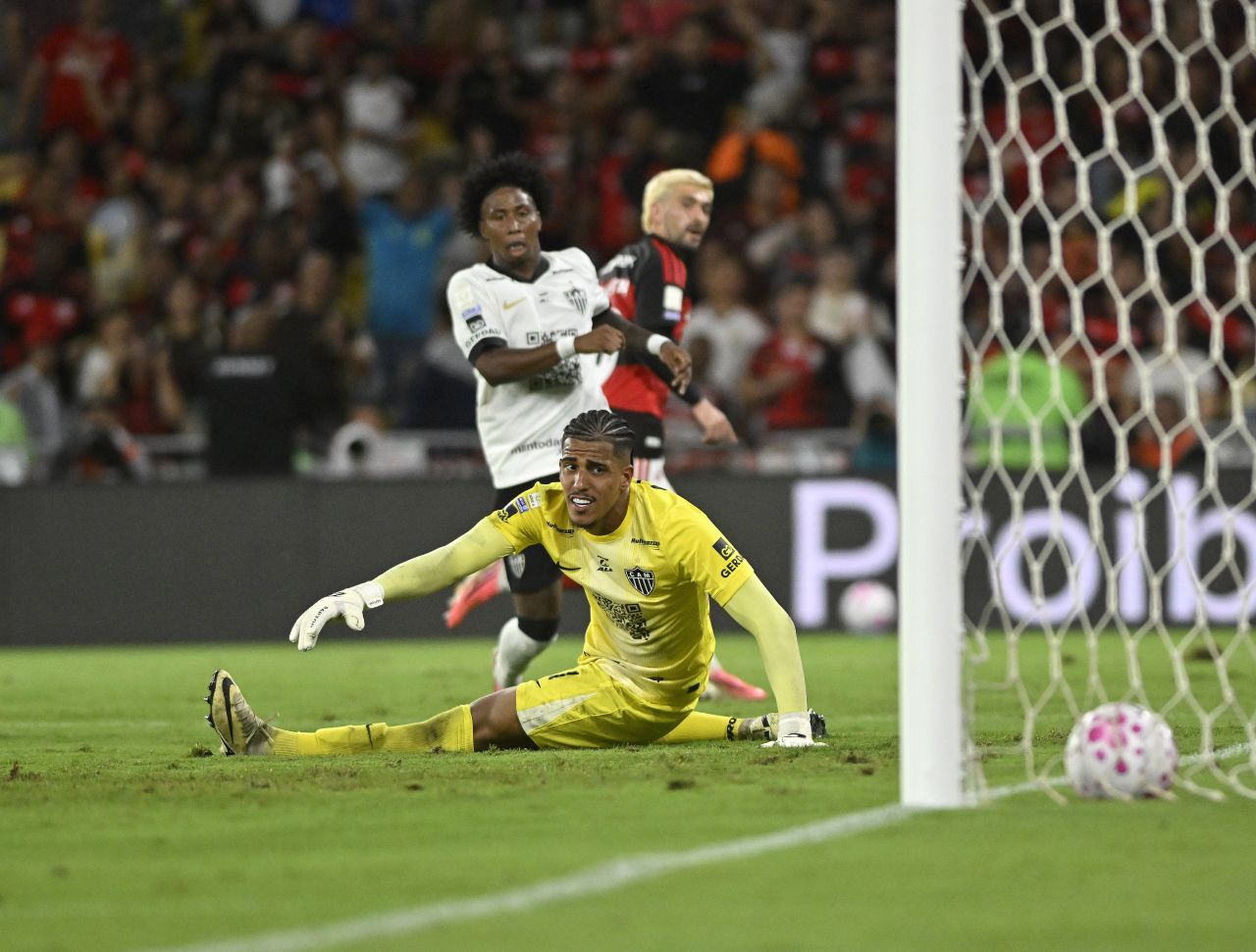 Arrascaeta comemorando gol pelo Flamengo