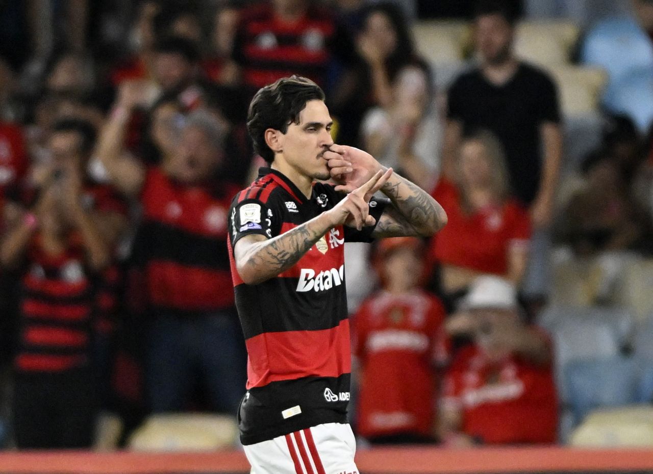 Pedro comemora gol pelo Flamengo