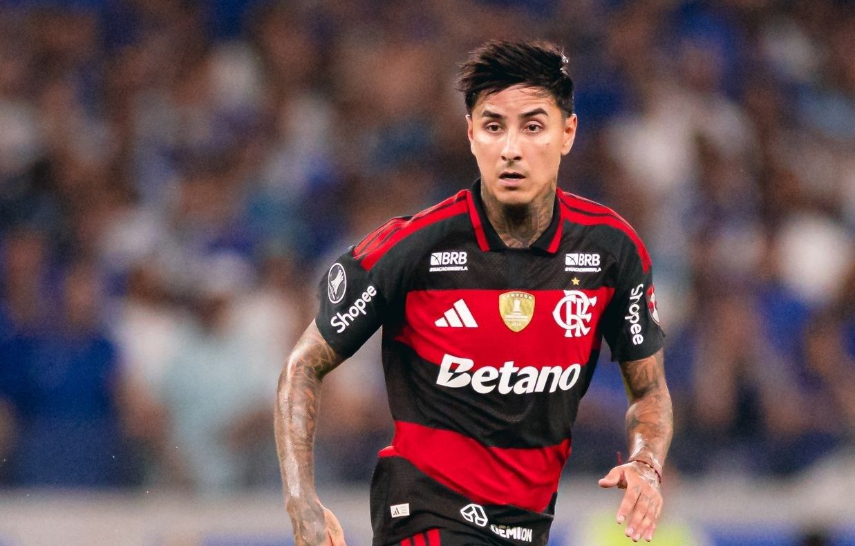Pulgar em ação contra o Cruzeiro no Maracanã