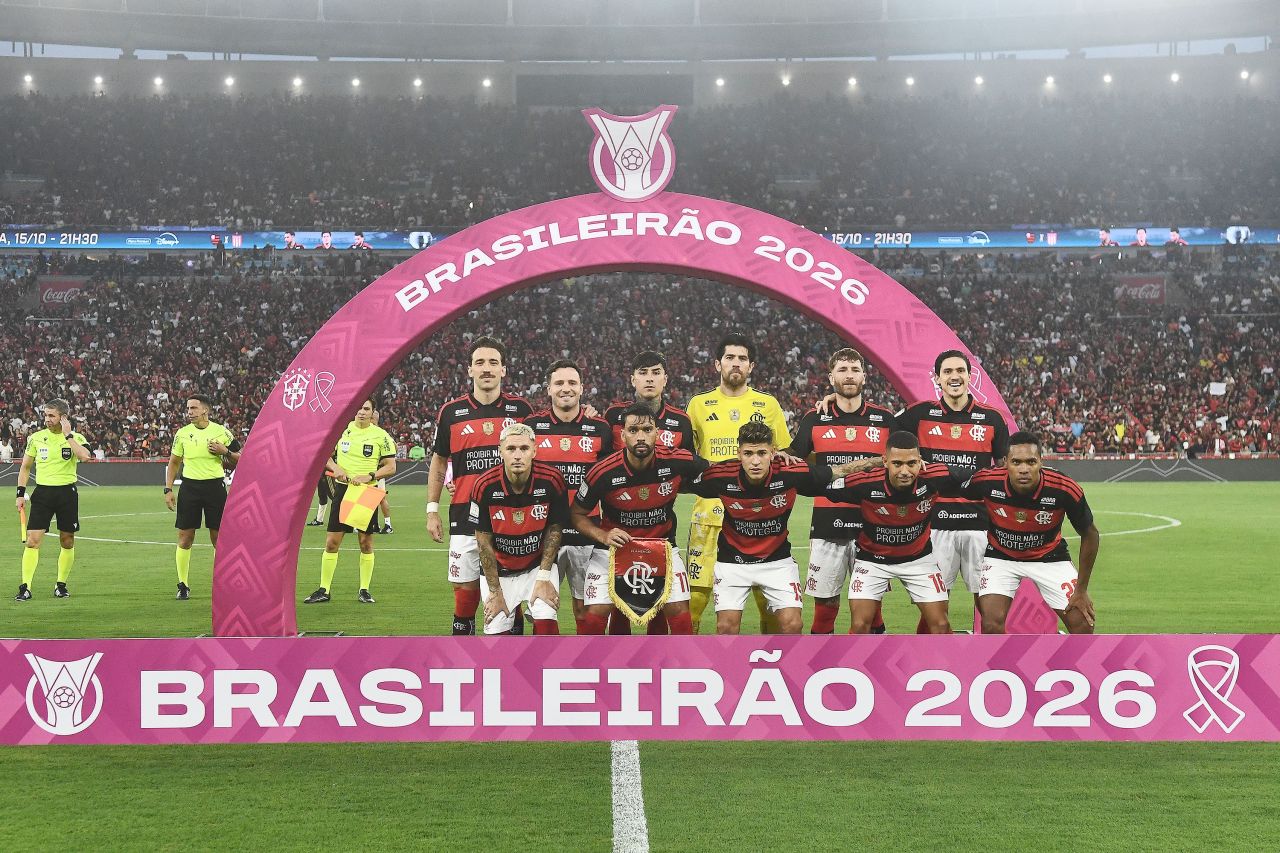 Elenco do Flamengo posado antes do clássico contra o Fluminense