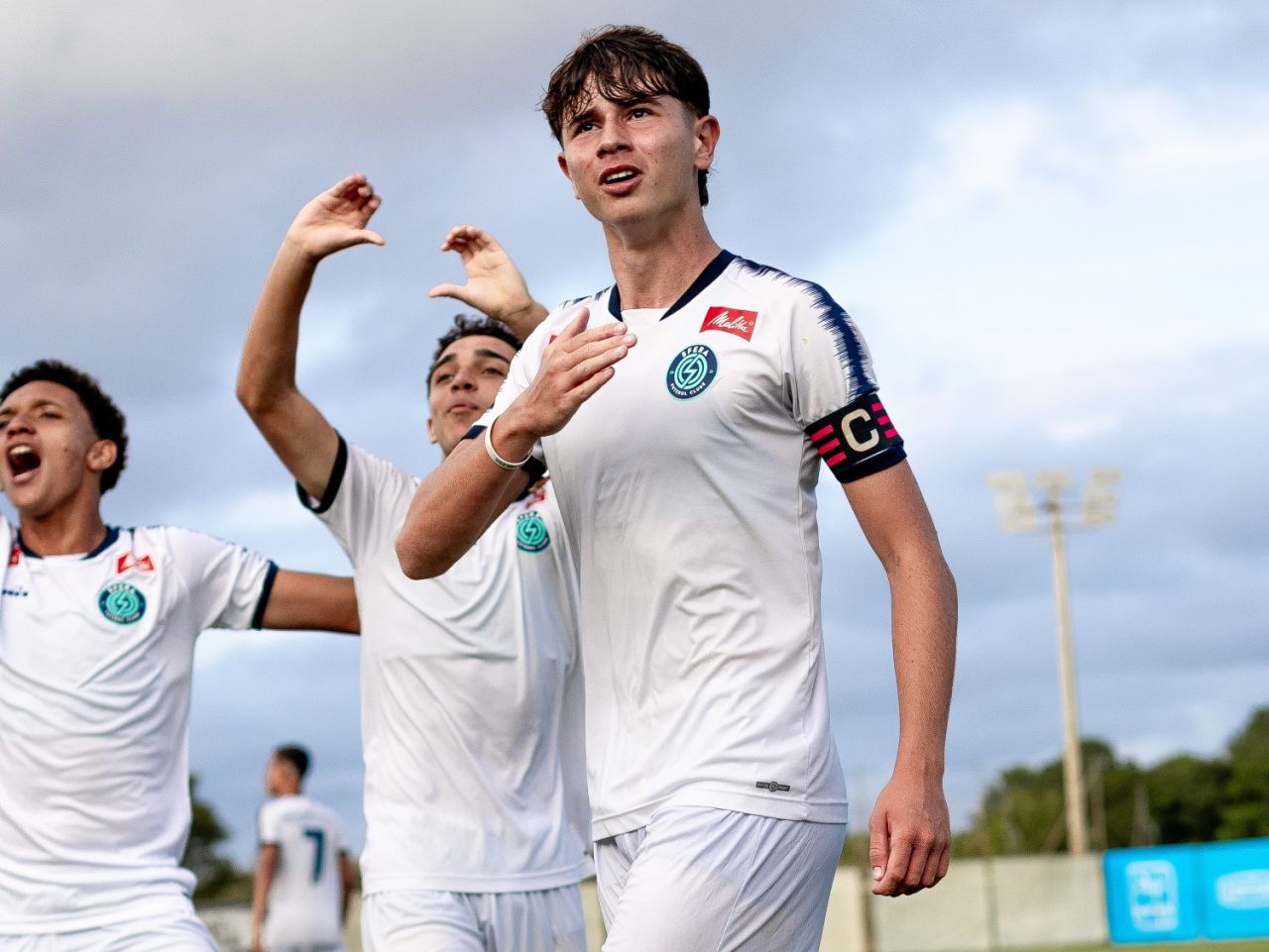 Matheus Garay em campo pelo Sfera FC