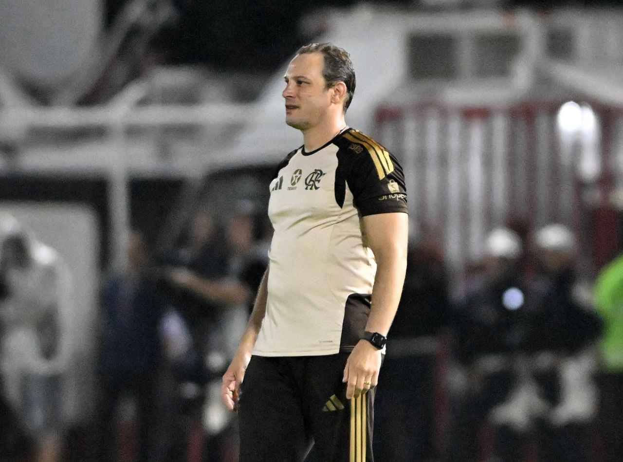 Bruno Pivetti no comando do time sub-20 do Flamengo