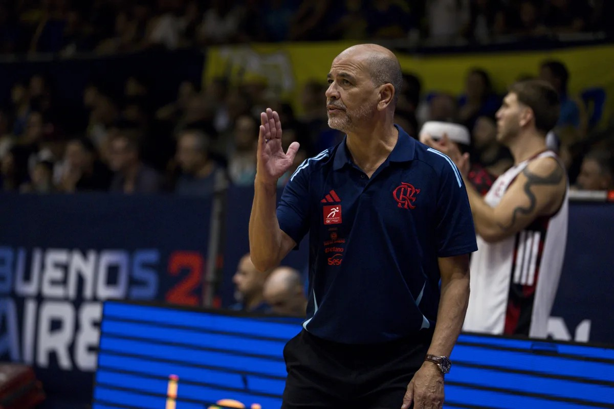Sergio Hernandez em quadra durante partida da BCLA