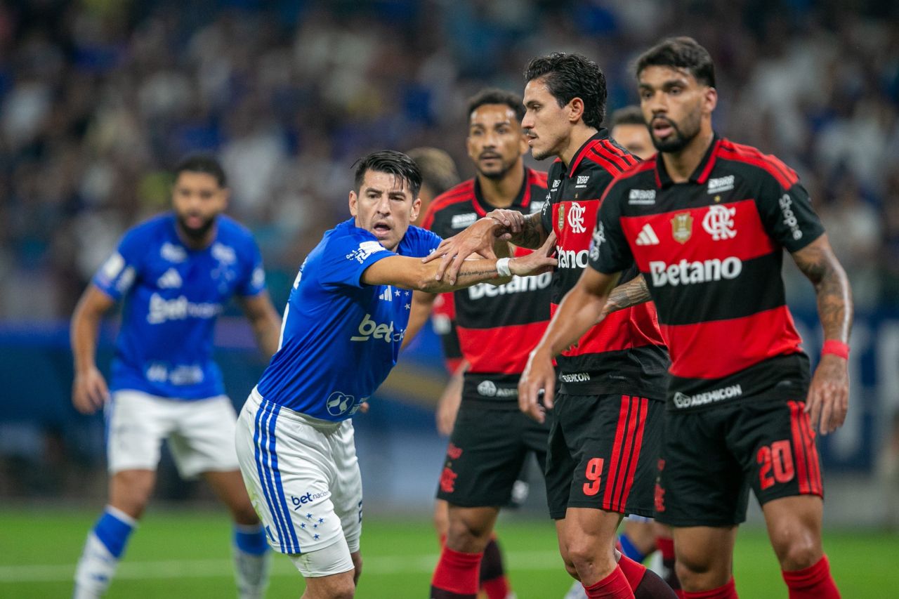 Flamengo em campo no Mineirão contra o Cruzeiro