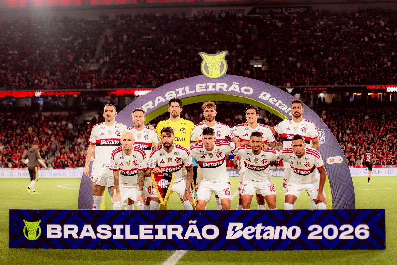 Time do Flamengo posado antes da partida contra o Athletico-PR