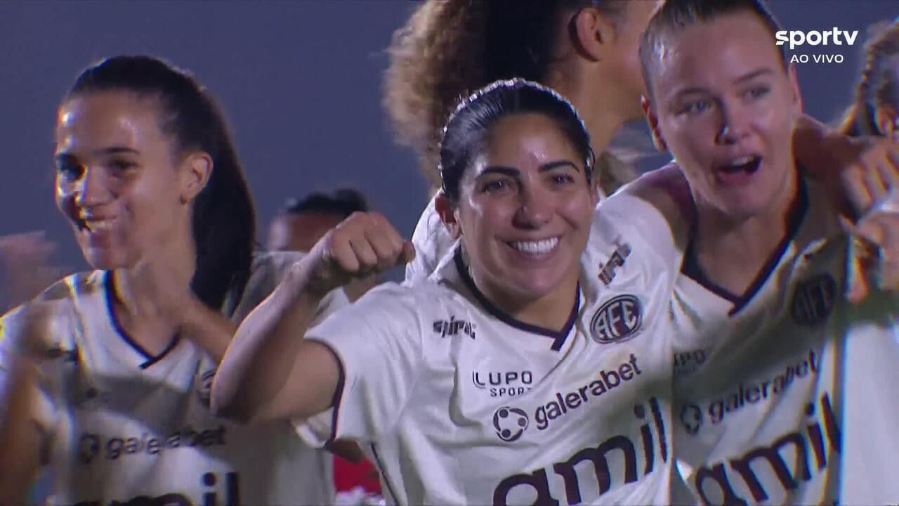 Vivi Holzel expulsa durante Flamengo x Ferroviária