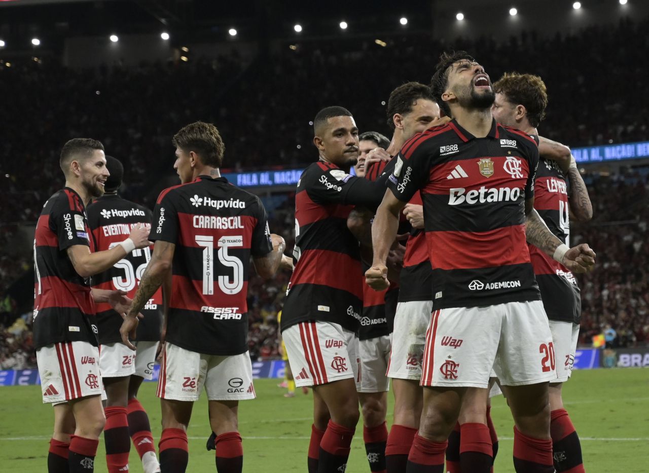 Paquetá comemora o segundo gol do Flamengo no Maracanã