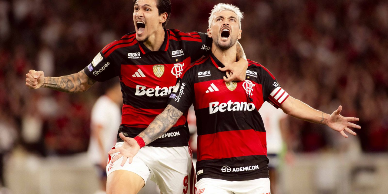 Jogadores do Flamengo comemoram gol no Maracanã
