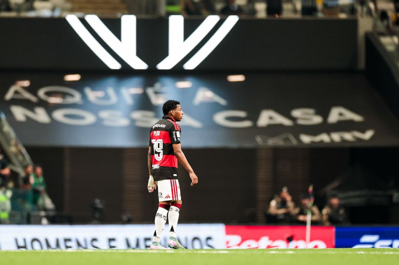 Jogadores do Flamengo comemoram gol na Arena MRV