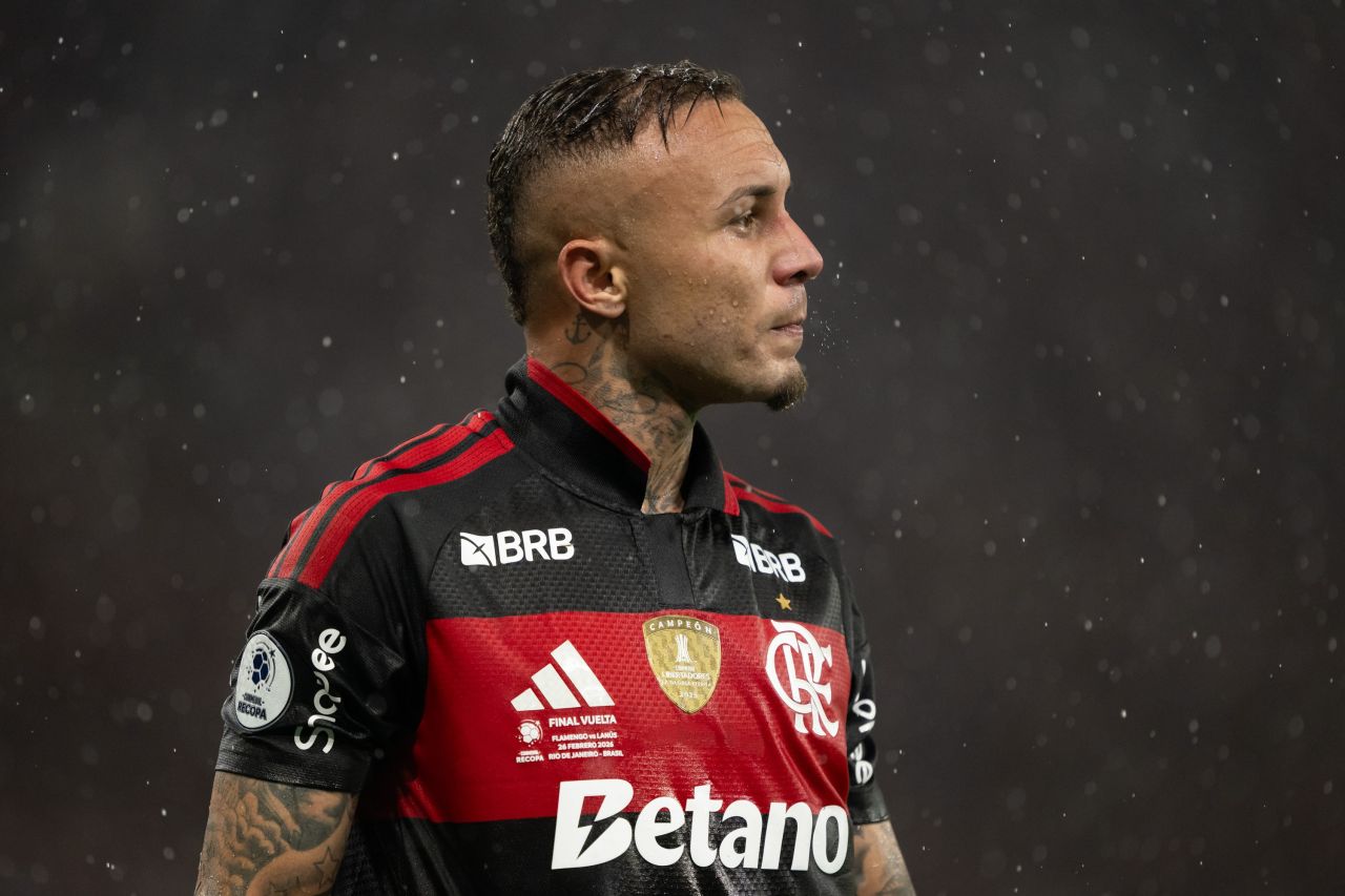 Éverton Cebolinha com a camisa do Flamengo em partida