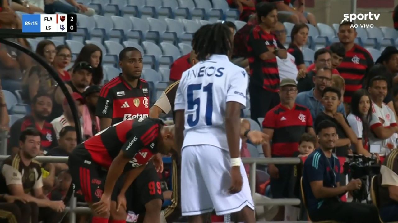 Lorran comemorando gol pelo Flamengo