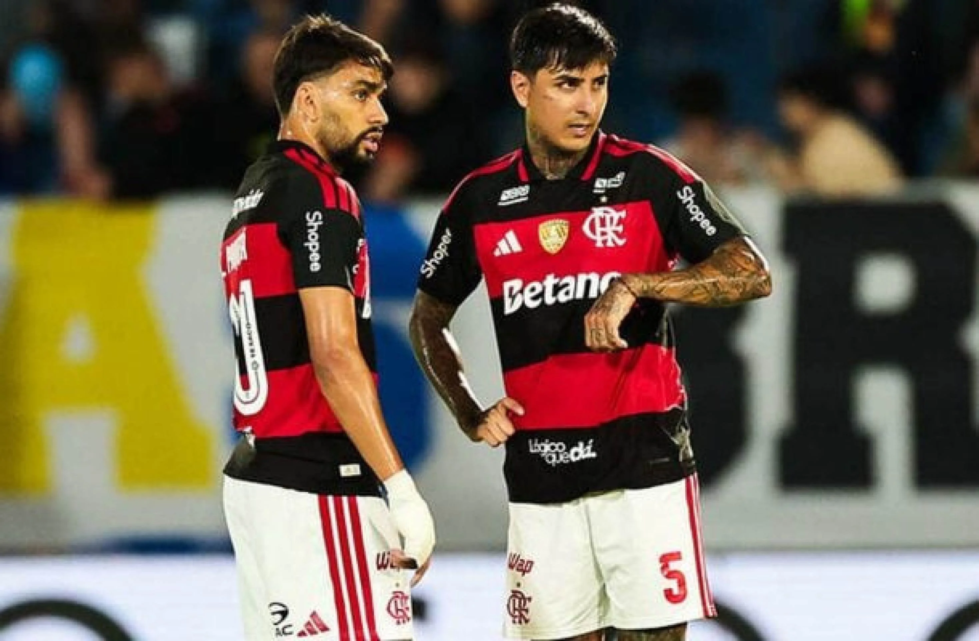 Bap conversa com jogadores do Flamengo no Ninho do Urubu