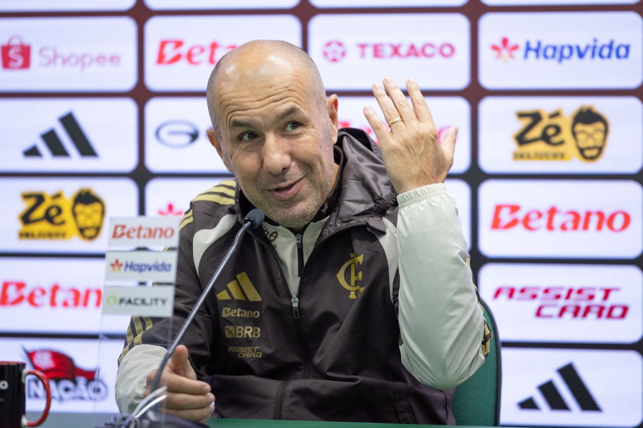 Leonardo Jardim em coletiva