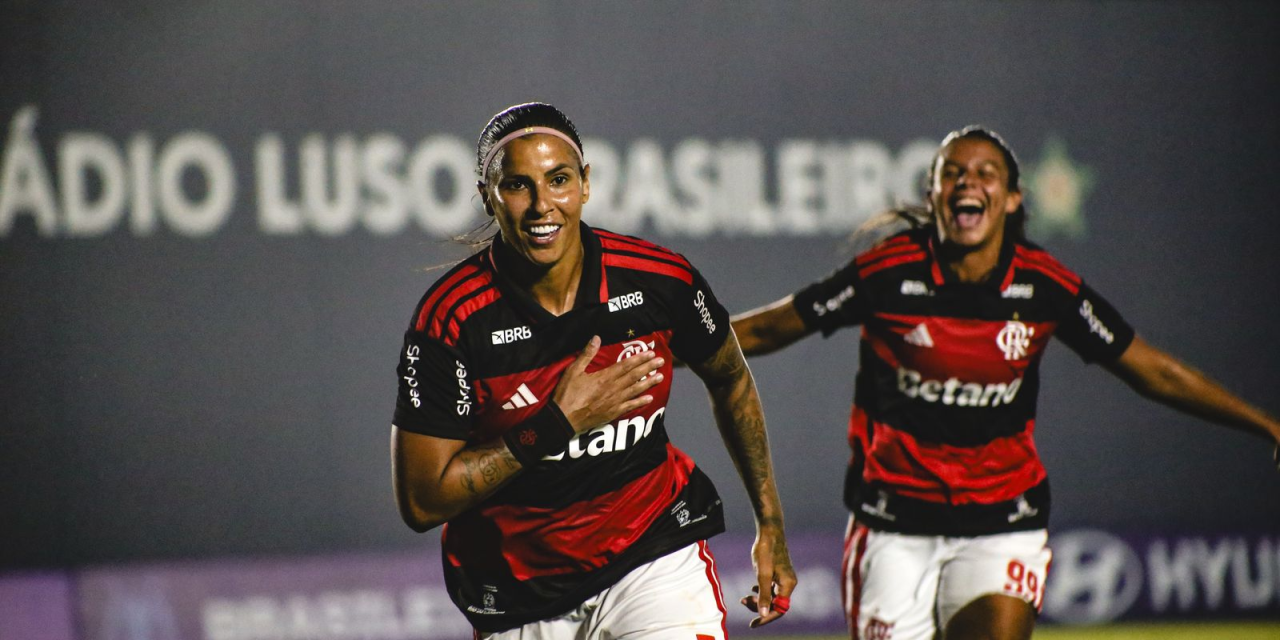 Jogadoras do Flamengo comemoram gol no Luso-Brasileiro