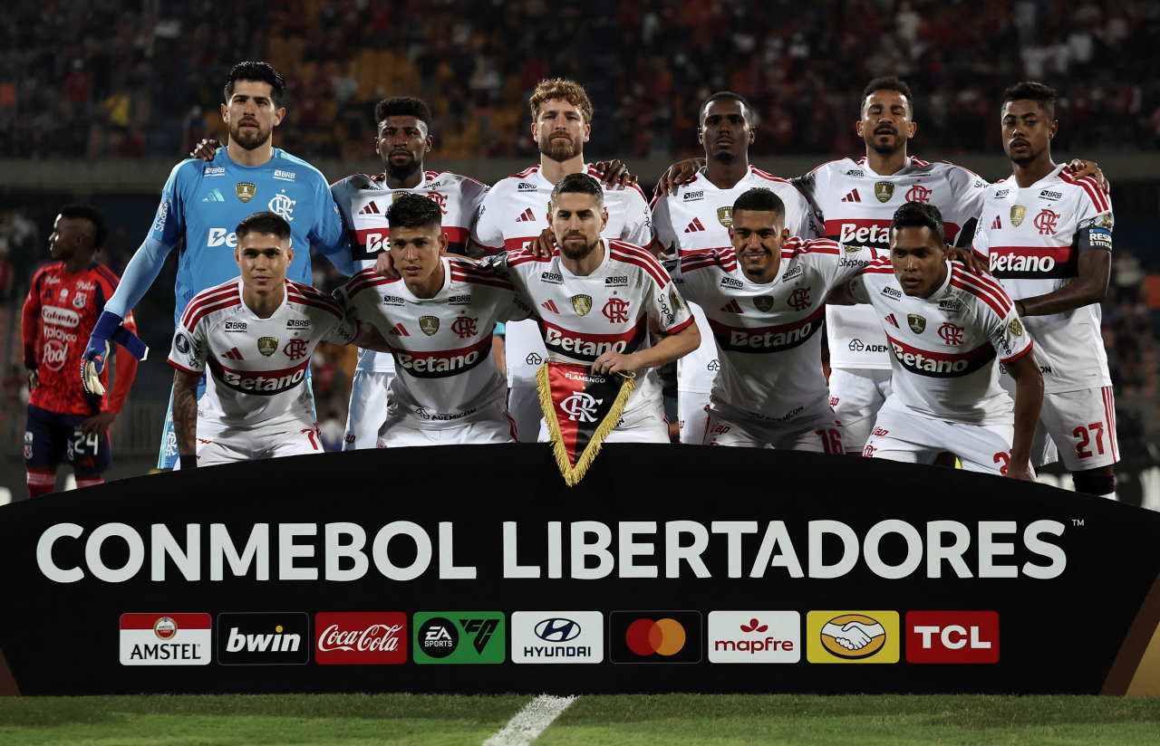 Confusão no Atanasio Girardot entre Independiente Medellín e Flamengo