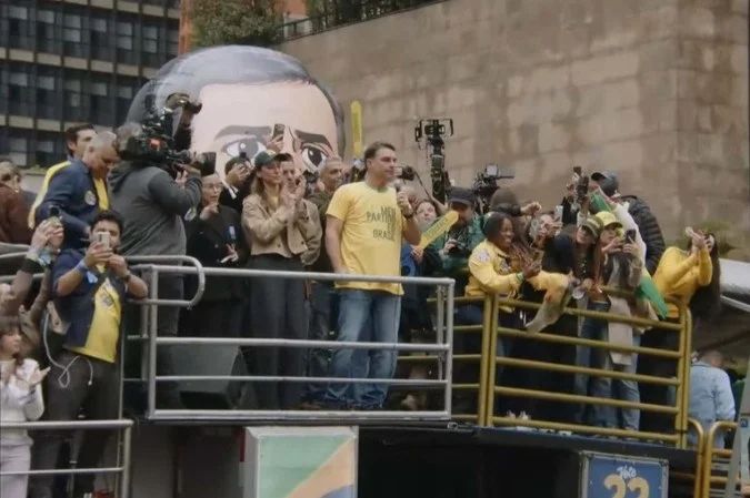 Flávio Bolsonaro em ato na Avenida Paulista