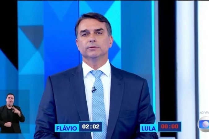 Flávio Bolsonaro durante debate na TV Globo