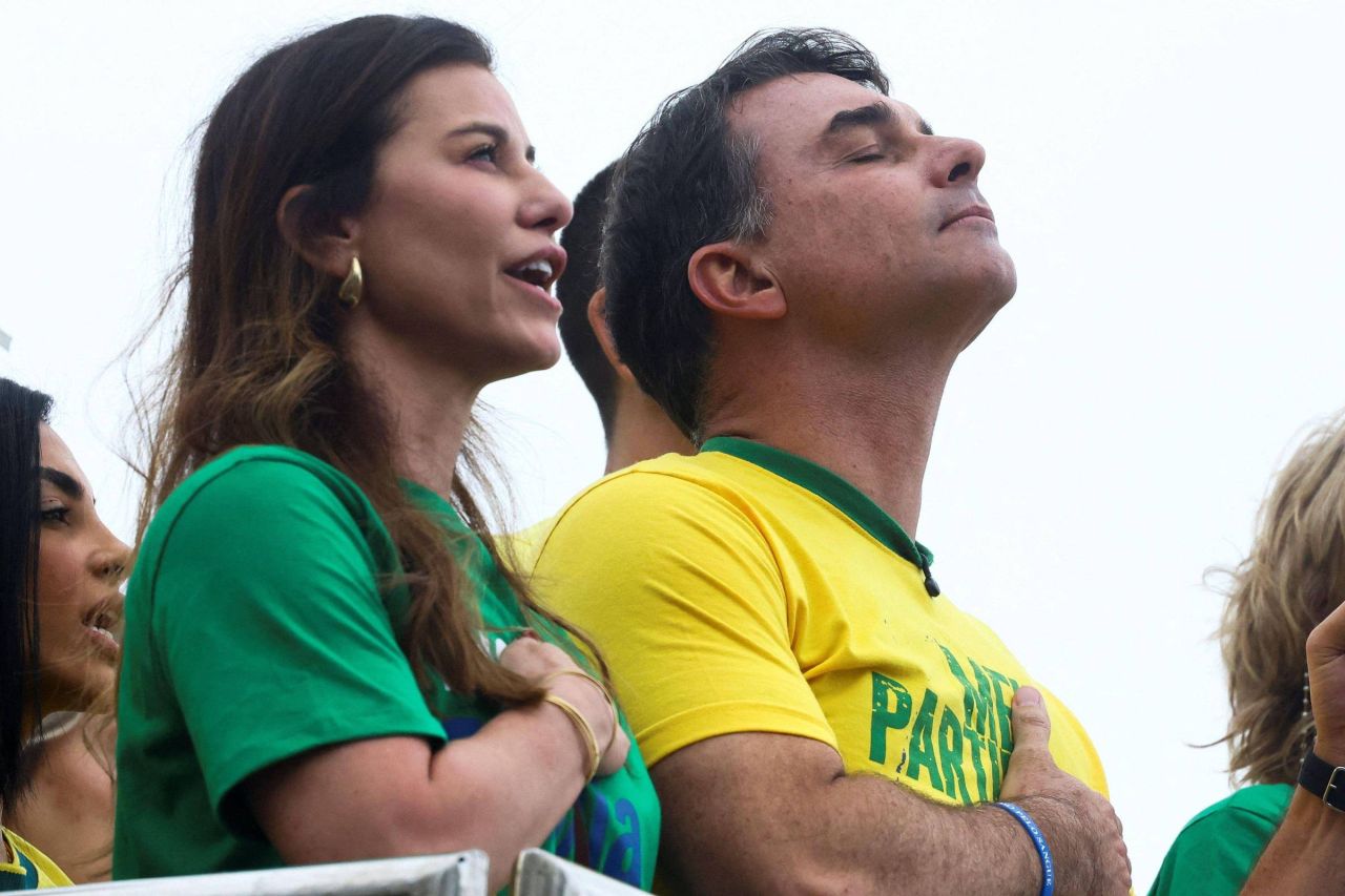 Flávio Bolsonaro em atividade política