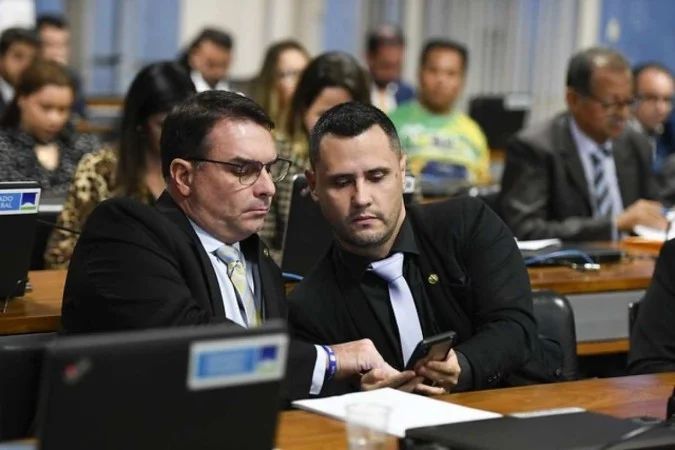 Encontro entre Flávio Bolsonaro e Cleitinho em Patos de Minas