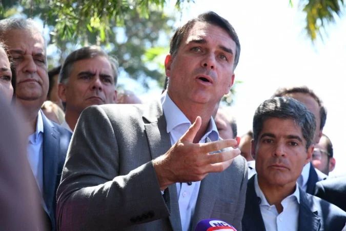 Flávio Bolsonaro em evento político