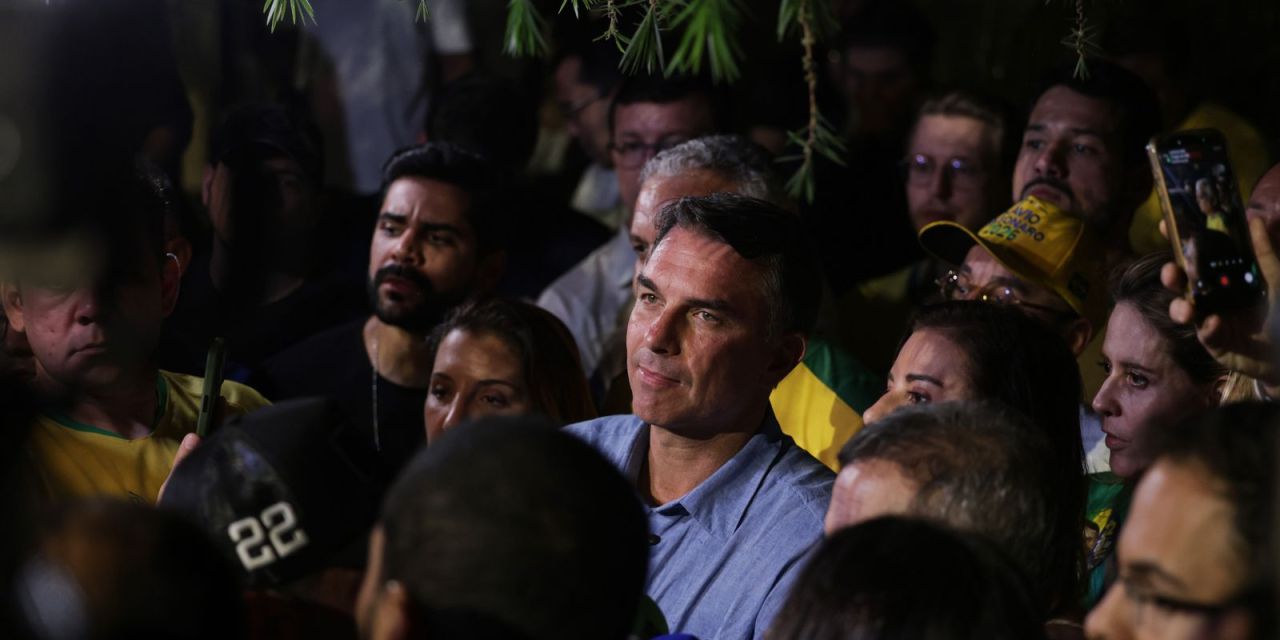 Pedido de levantamento de sigilos de Flávio Bolsonaro no TSE