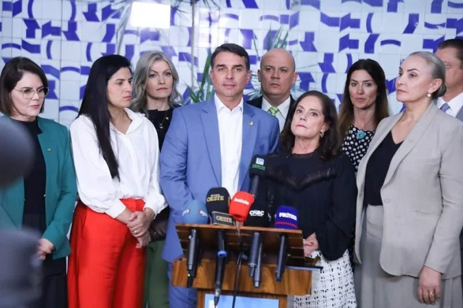 Coletiva de Flávio Bolsonaro anunciando indicação