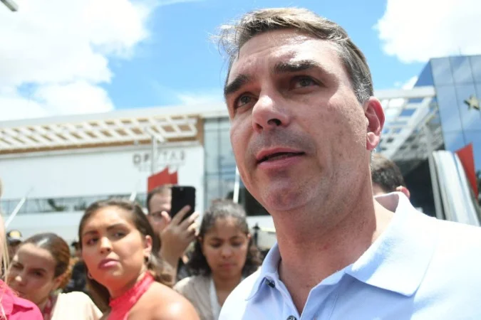 Oscar Schmidt em quadra abastecido pelo arremesso