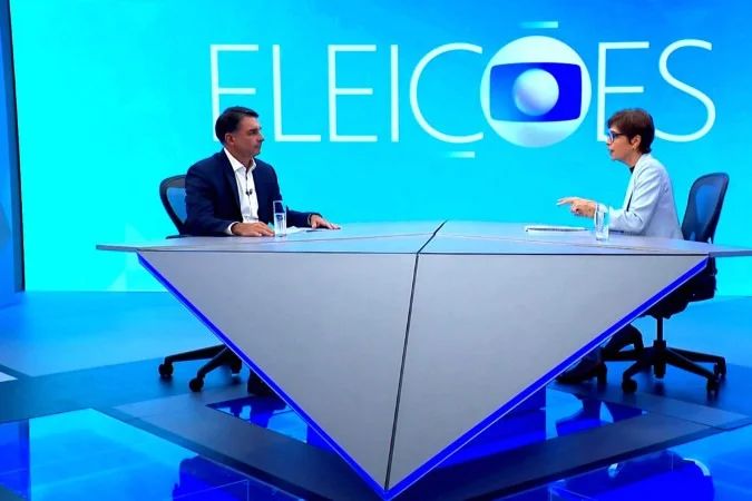 Flávio Bolsonaro durante entrevista na TV Globo