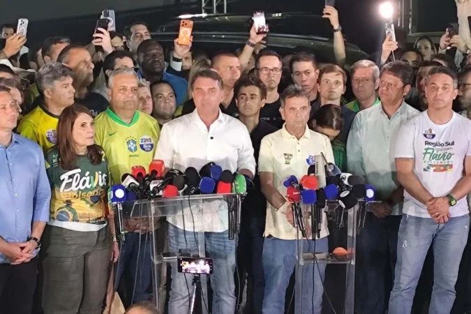 Flávio Bolsonaro em pronunciamento após o segundo turno