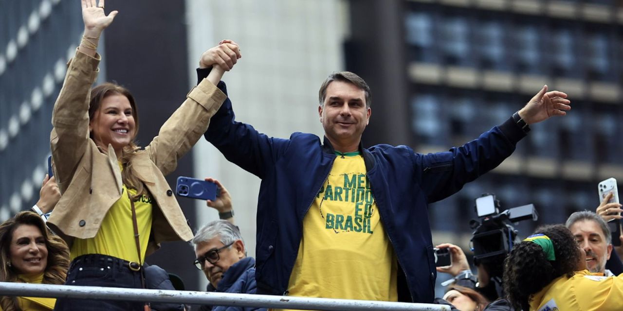 Flávio Bolsonaro apresenta plano de governo