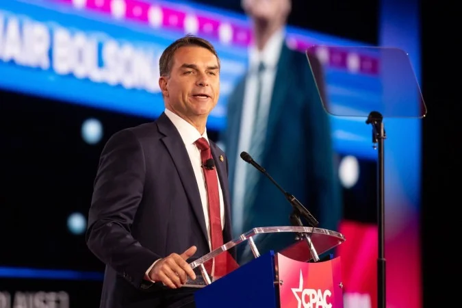 Flávio Bolsonaro em entrevista