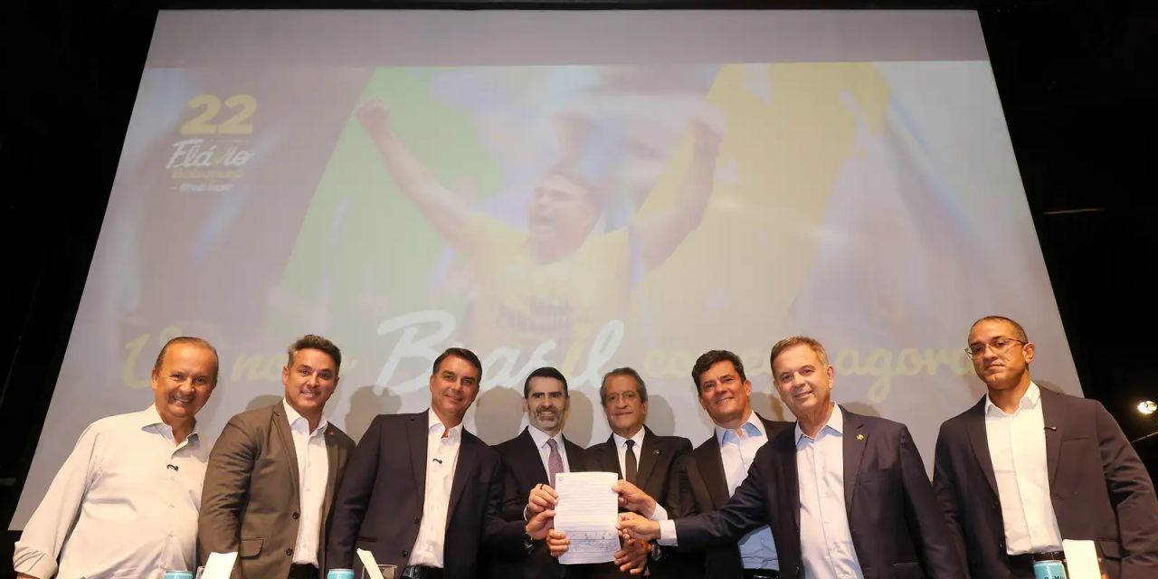 Flávio Bolsonaro com governadores em reunião em Brasília