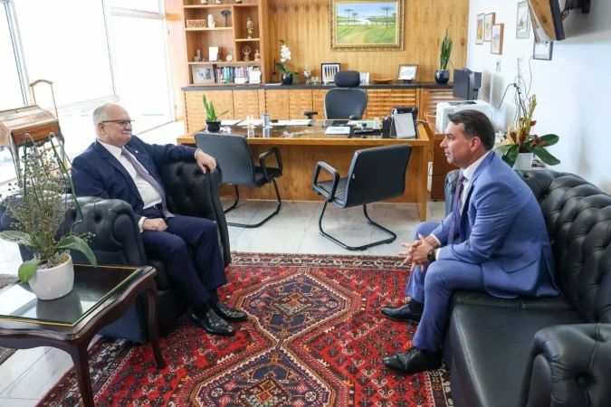 Flávio Bolsonaro e Edson Fachin no STF