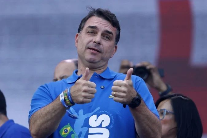 Flávio Bolsonaro em evento político