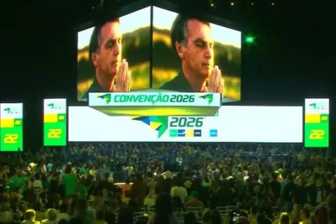 Flávio Bolsonaro em convenção do PL