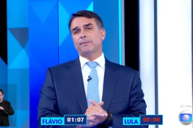 Flávio Bolsonaro durante debate na TV Globo