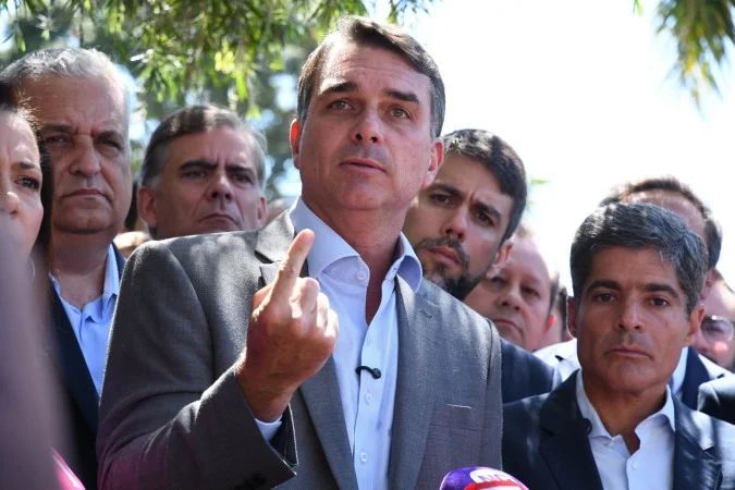 Flávio Bolsonaro em evento do PL