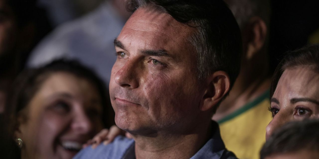 Flávio Bolsonaro durante sabatina na TV Globo