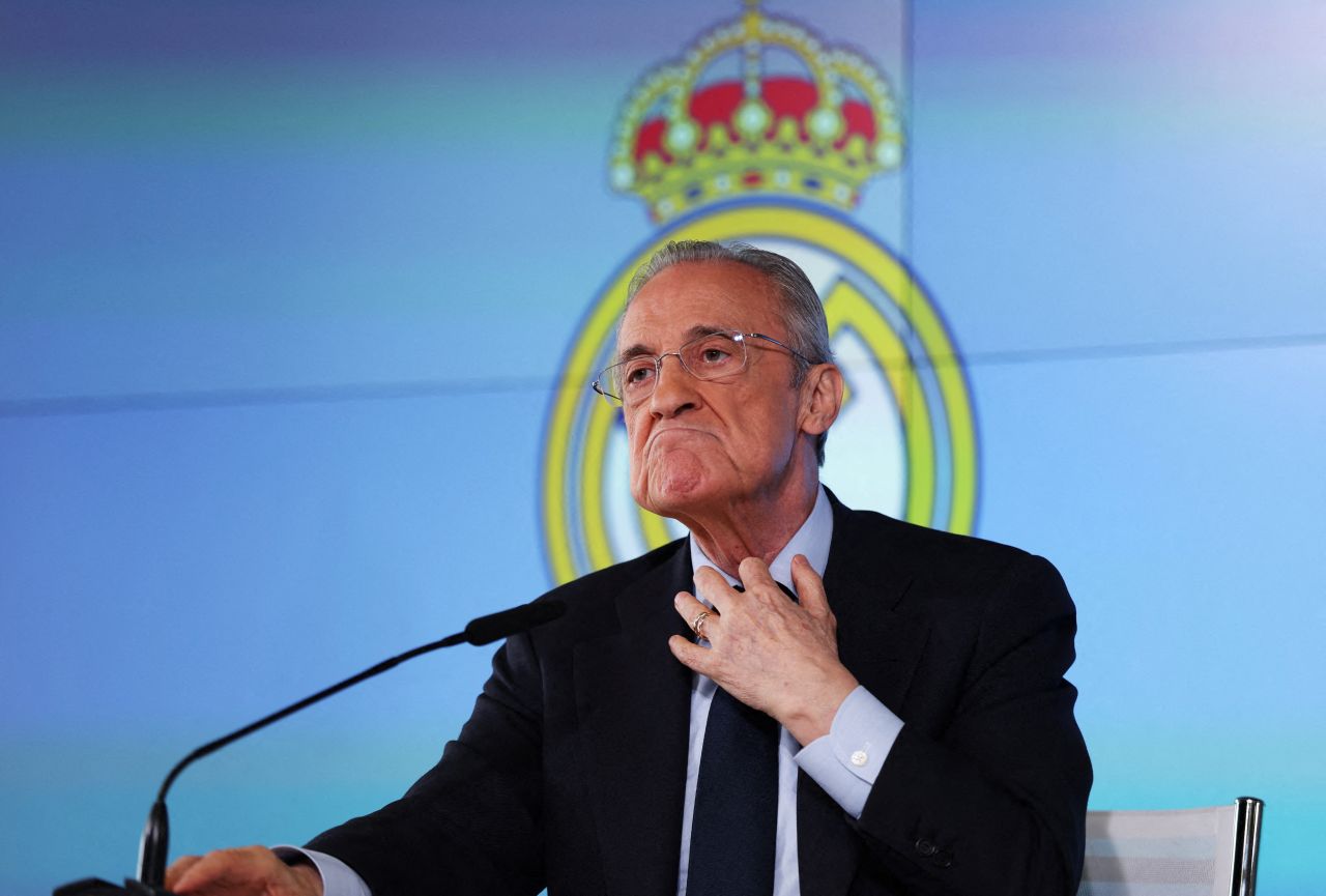 Florentino Pérez durante anúncio do Real Madrid