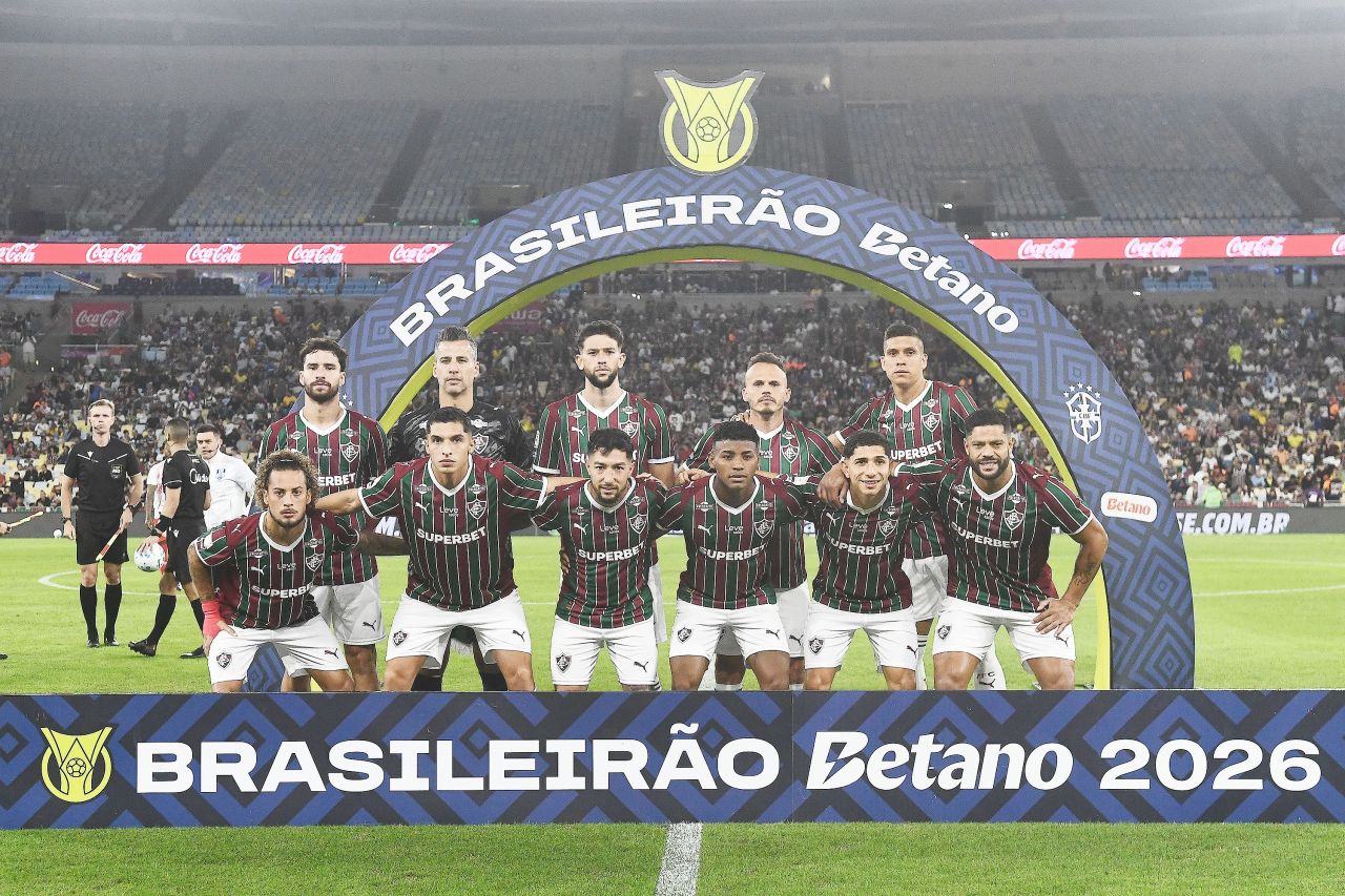 Jogadores do Fluminense em campo durante partida contra o Bragantino