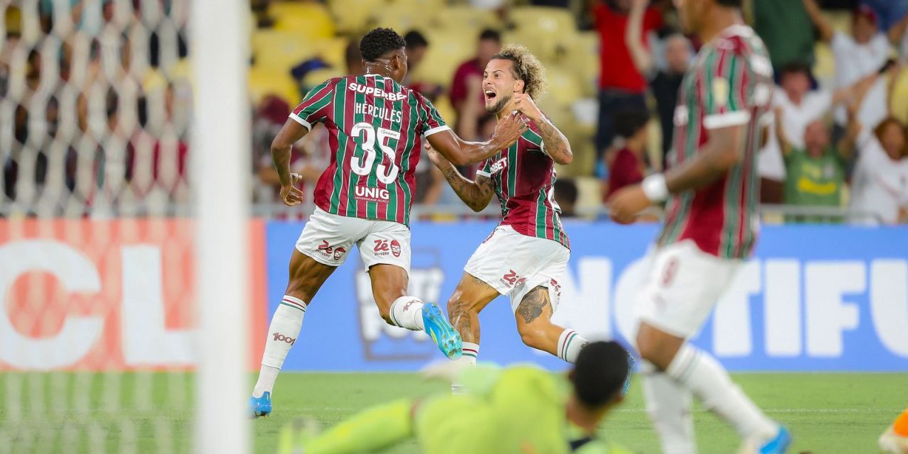Jogadores do Fluminense comemorando gol no Maracanã