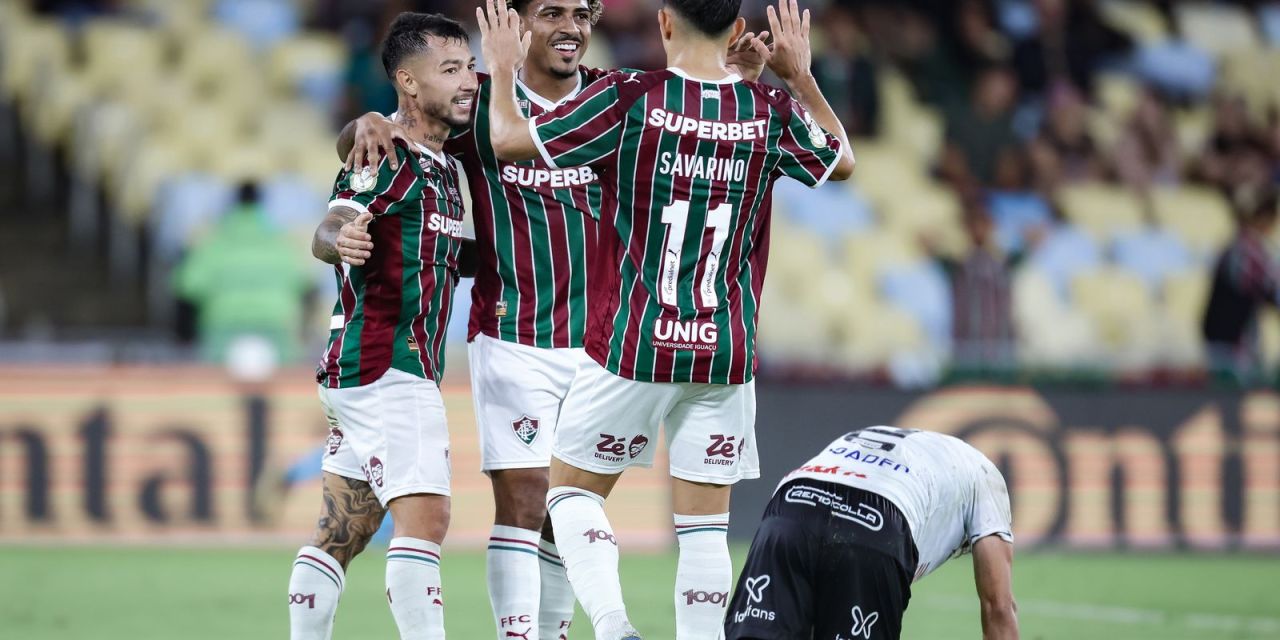 Jogadores comemoram gol durante partida da Copa do Brasil