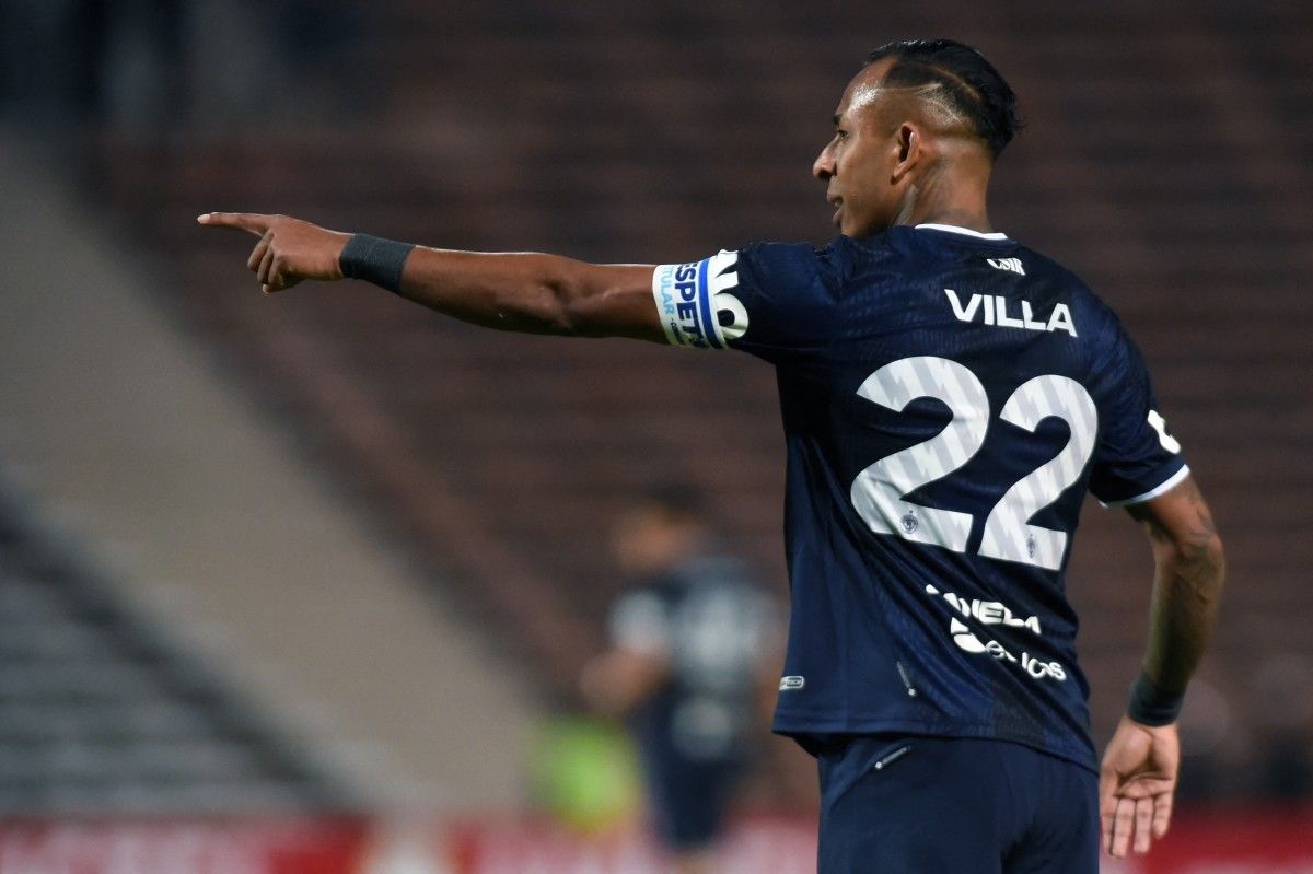 Sebastián Villa em ação pelo Independiente Rivadavia