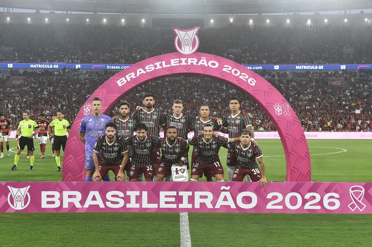 Elenco do Fluminense posado antes do jogo contra o Flamengo