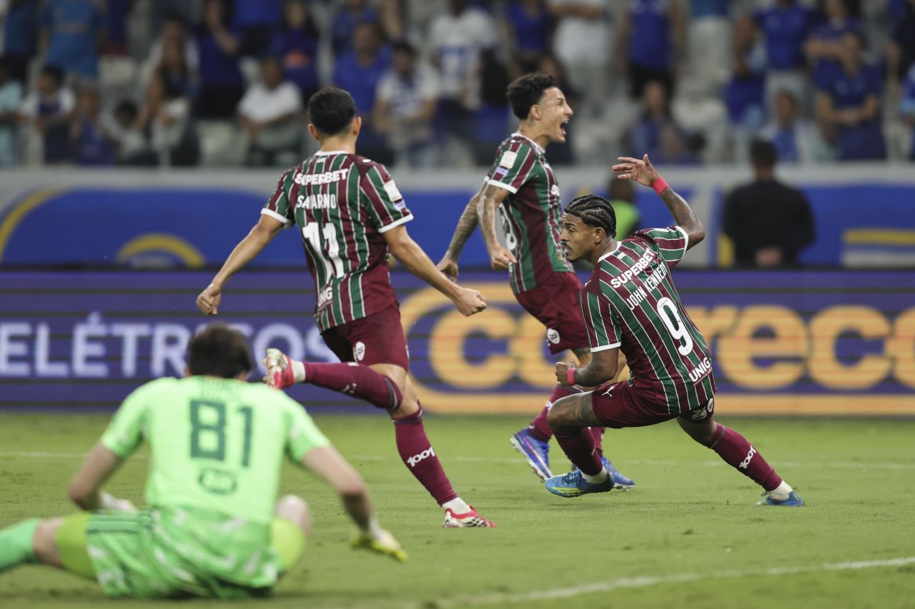 John Kennedy comemora gol do Fluminense